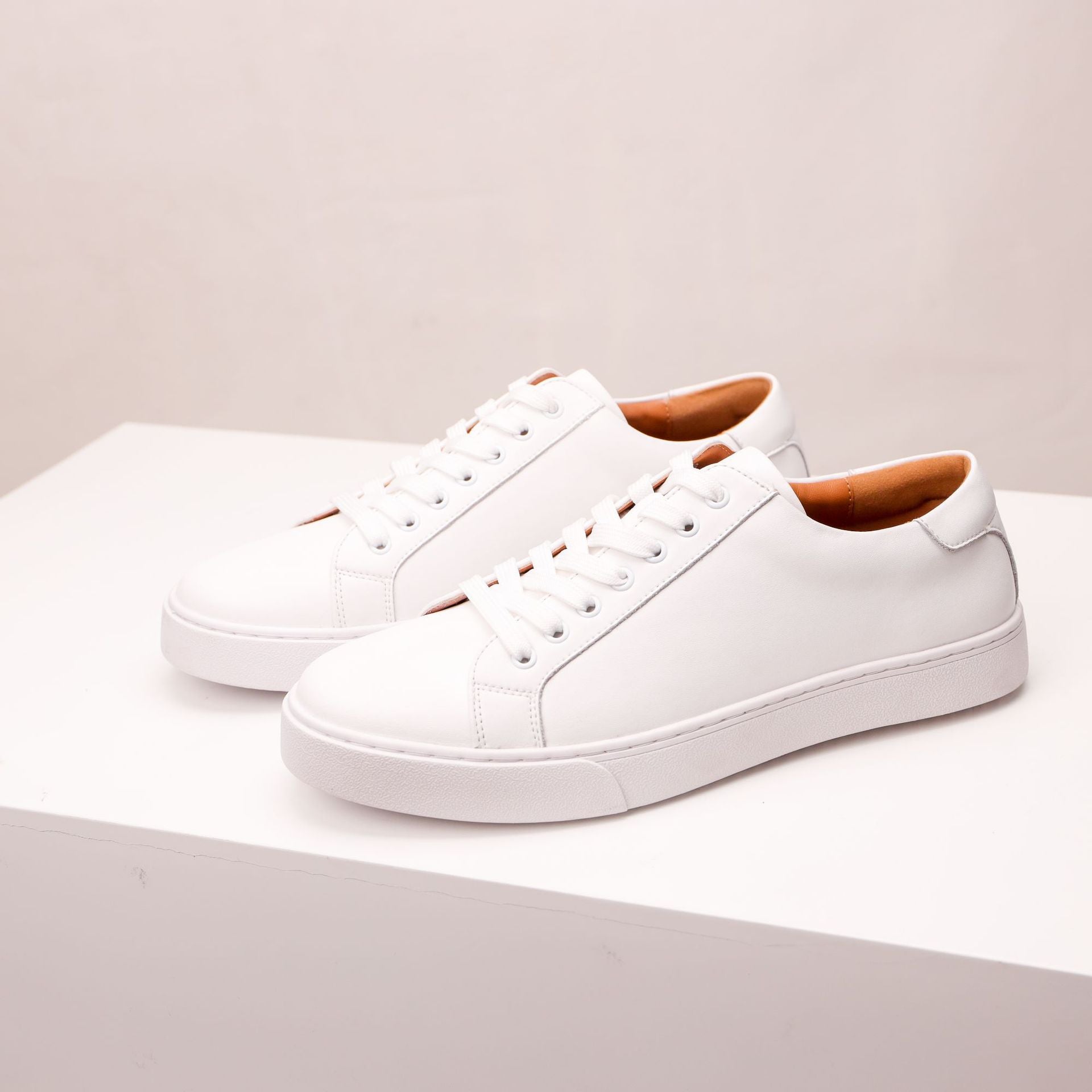 Aeterno Classic Leather Sneakers | Timeless Footwear Collection