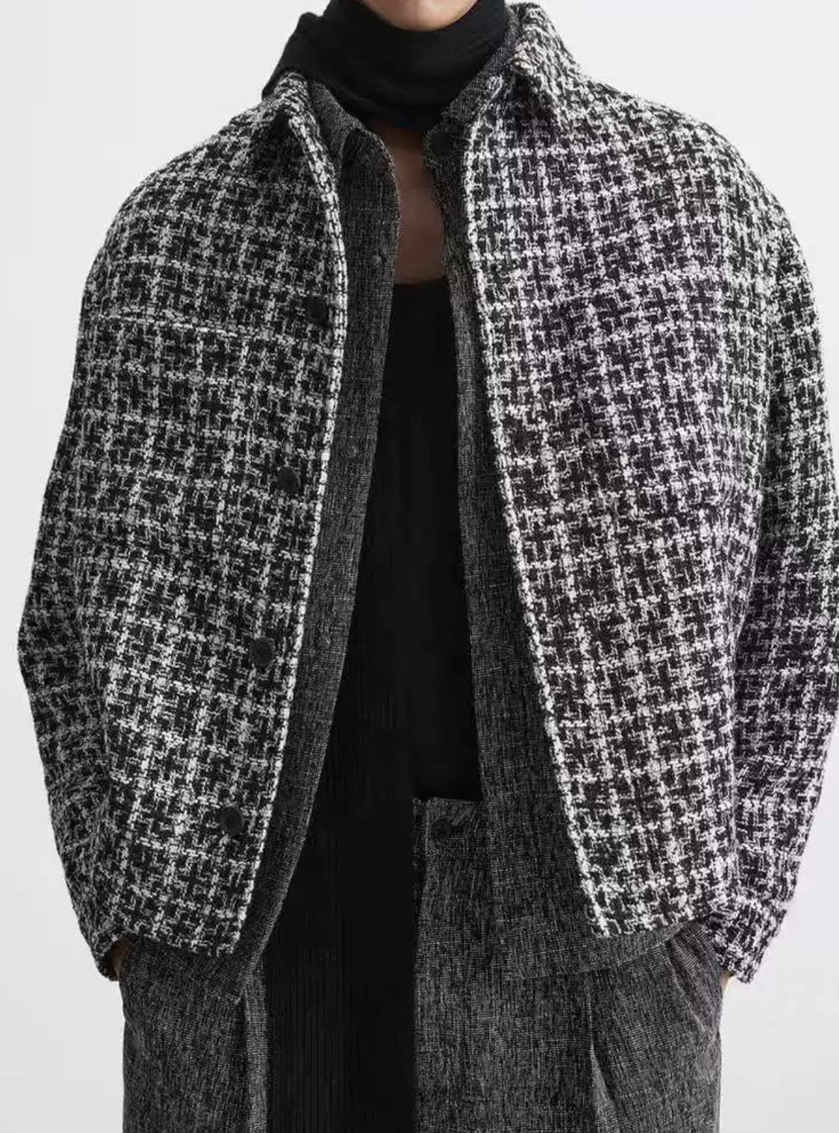 Louvre Melas | Noir Essence Collection